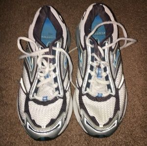 Women's Brooks Shoes